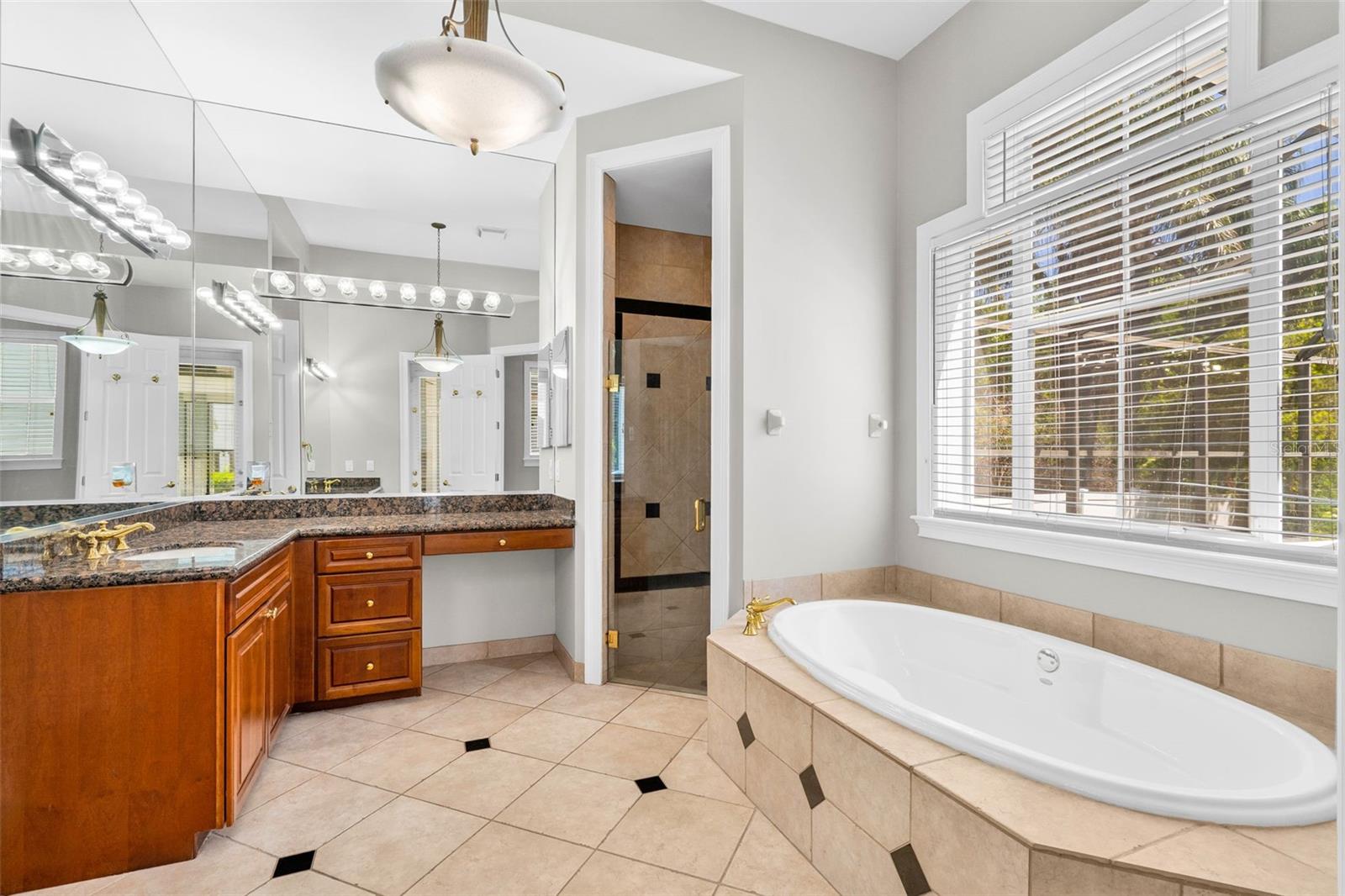 907 WESTPARK DR