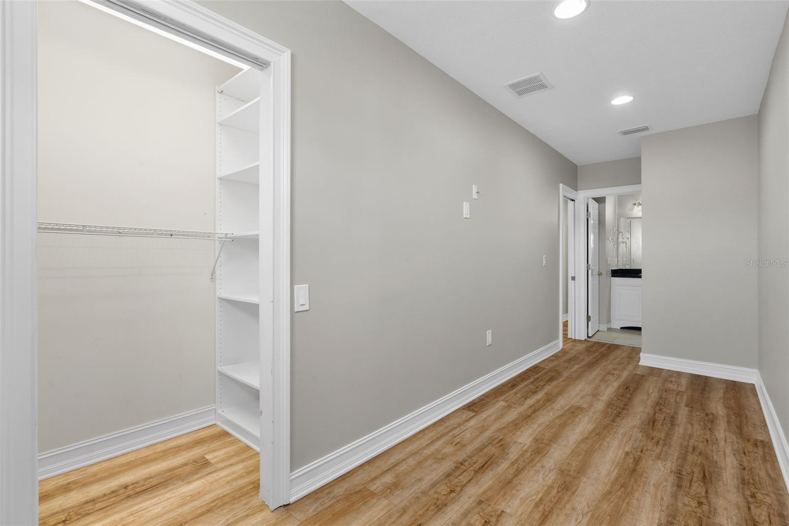 907 WESTPARK DR
