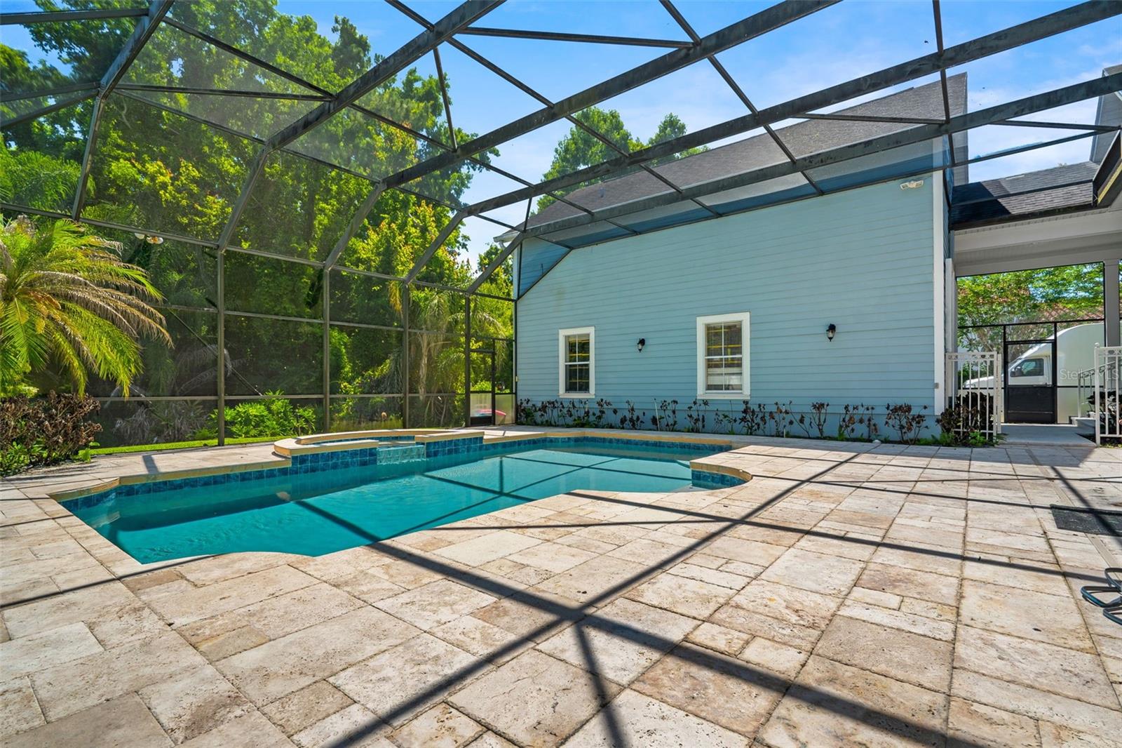 907 WESTPARK DR