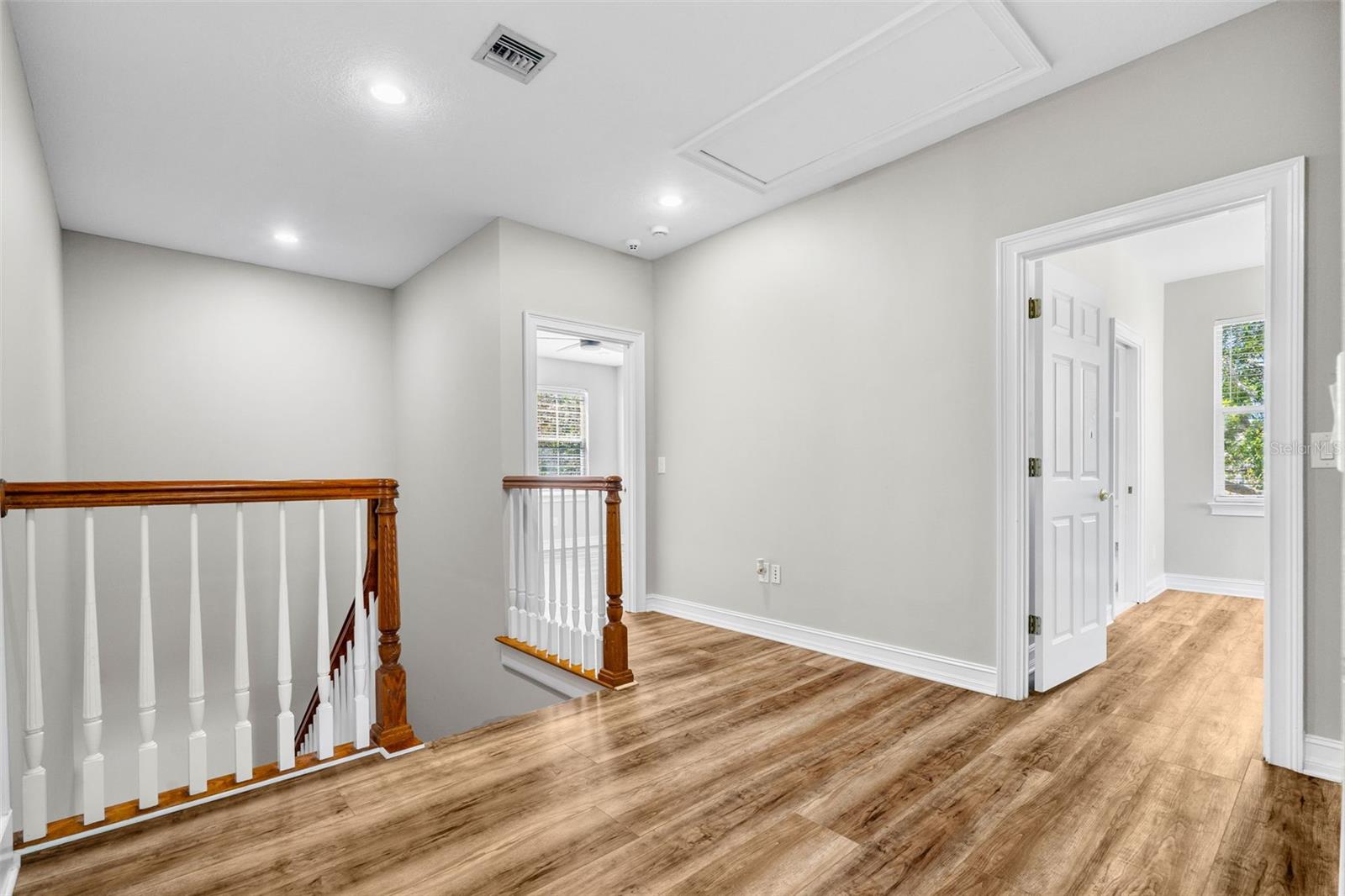 907 WESTPARK DR