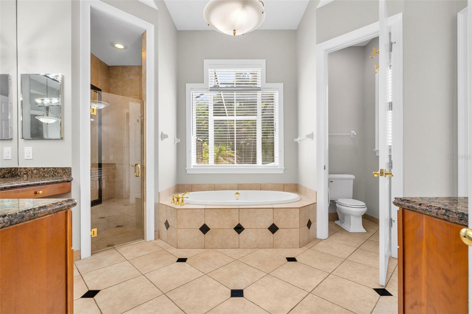 907 WESTPARK DR