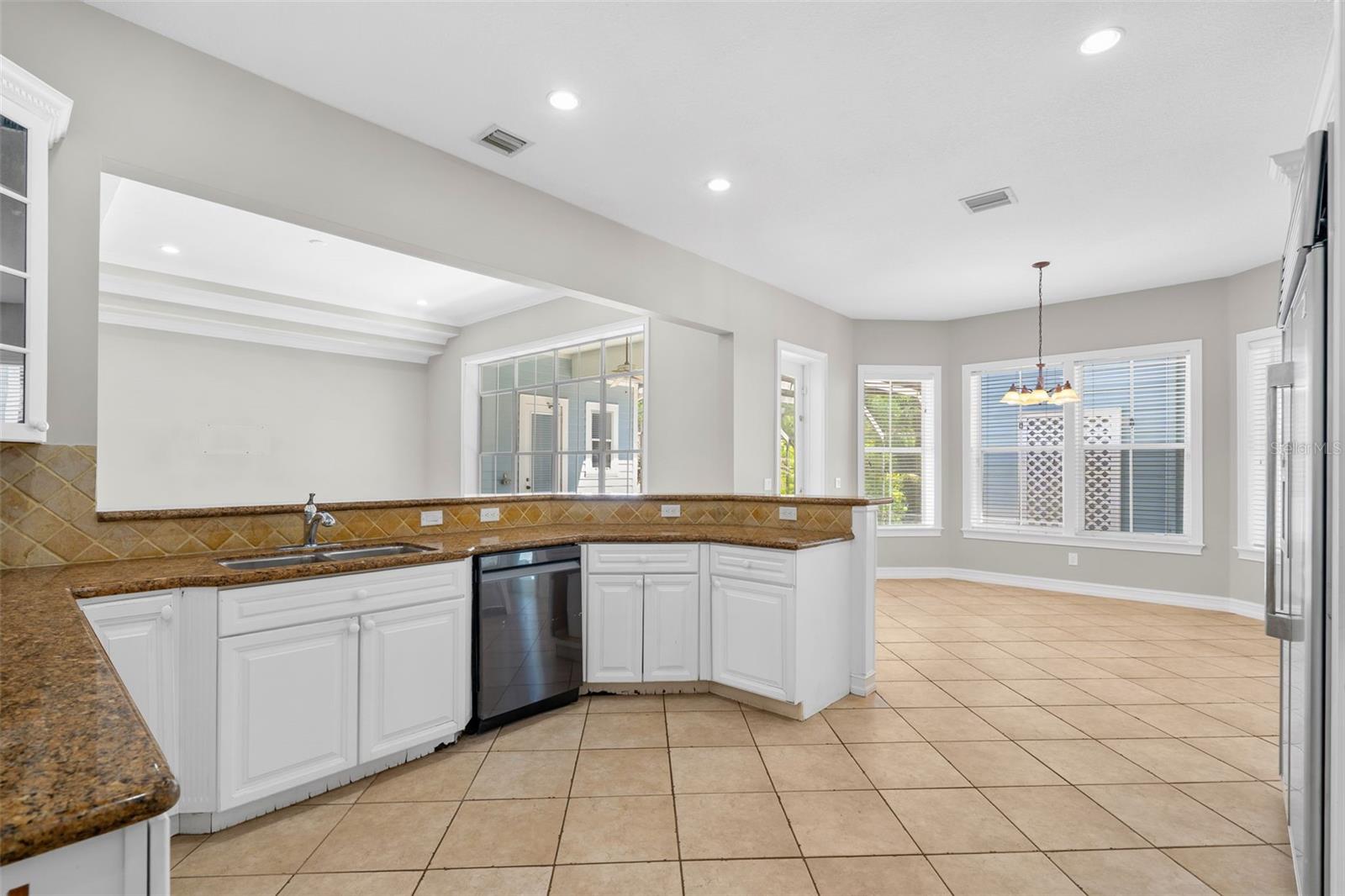907 WESTPARK DR