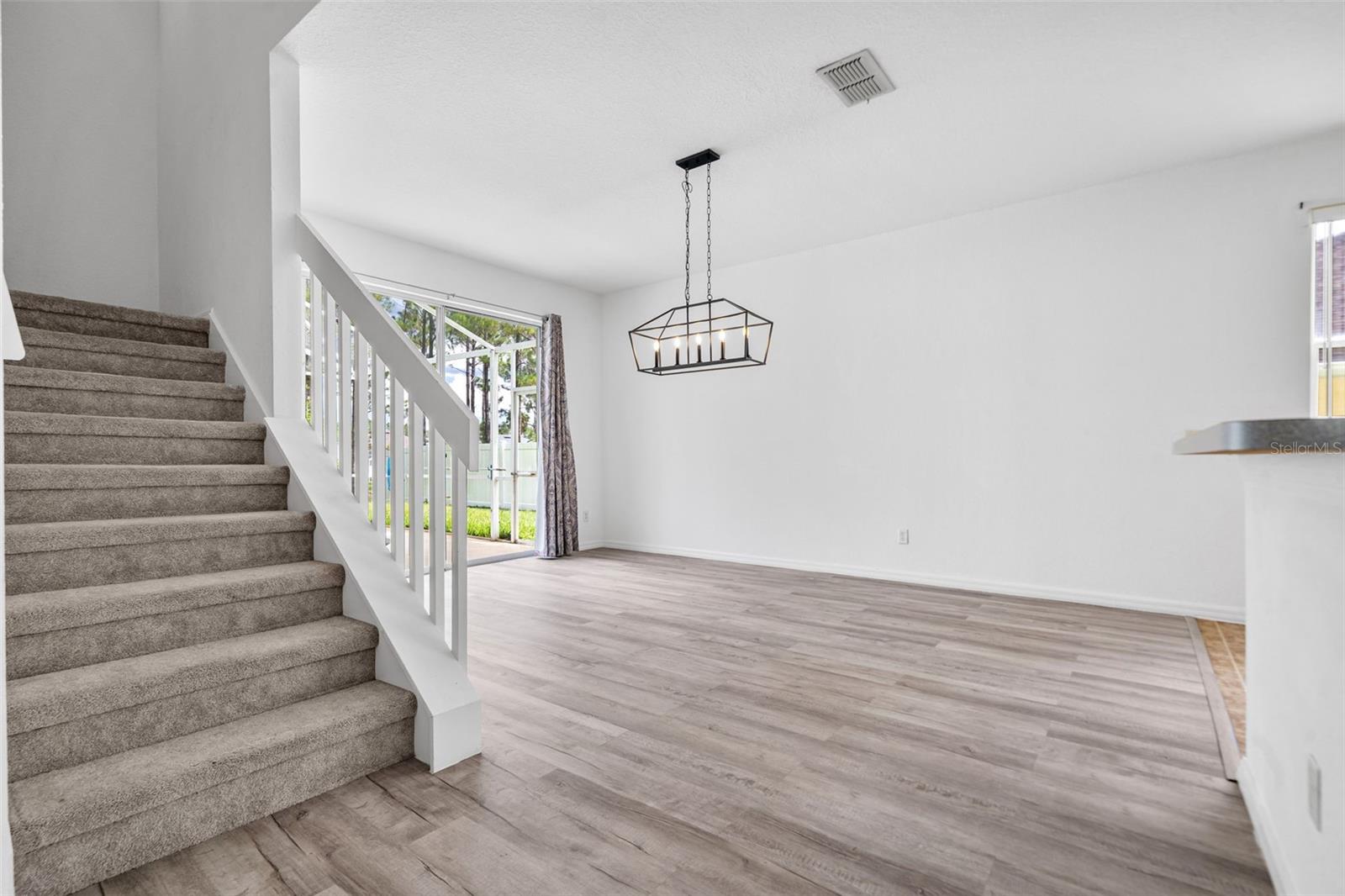 238 N HAMPTON DR