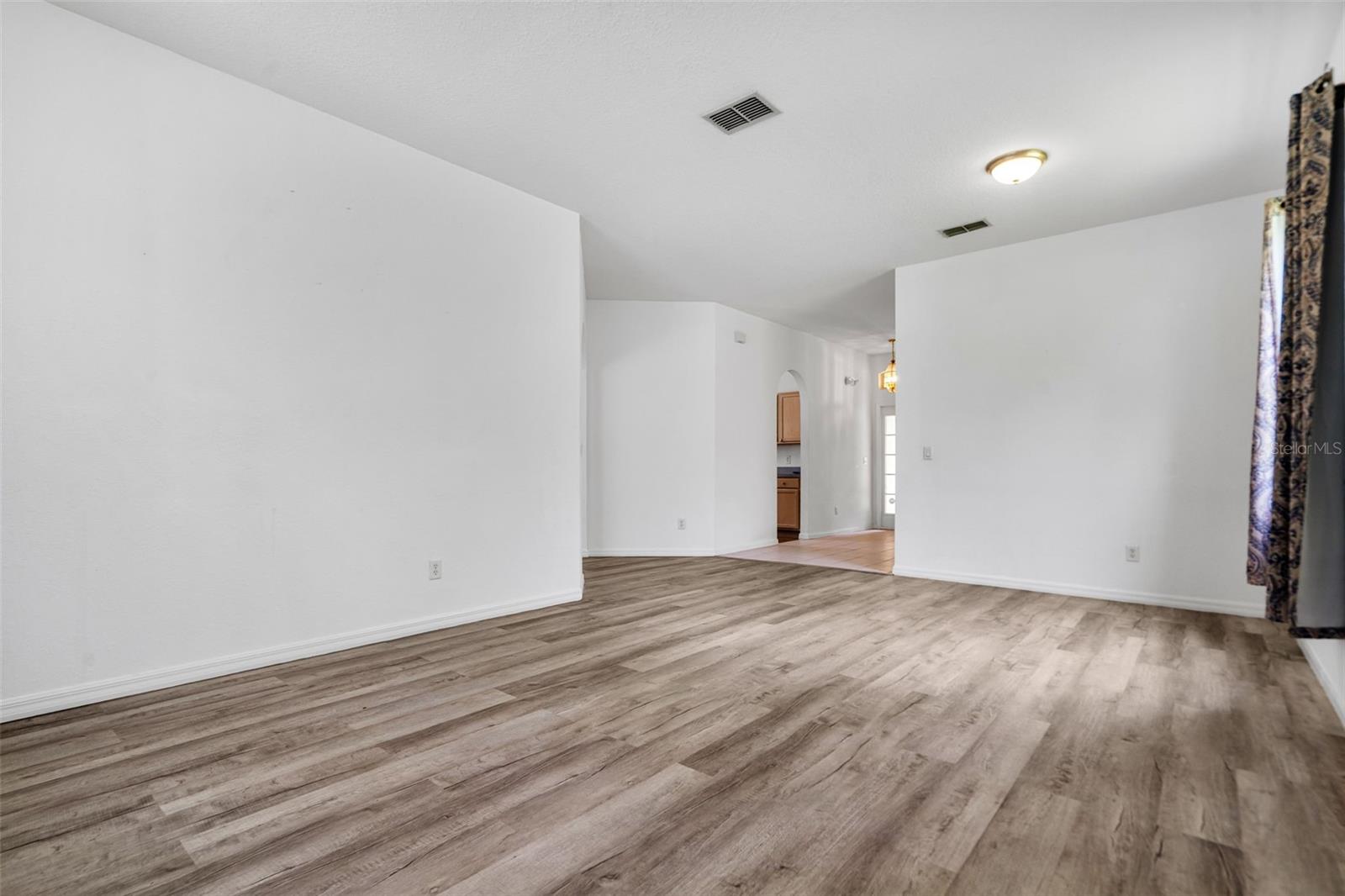 238 N HAMPTON DR