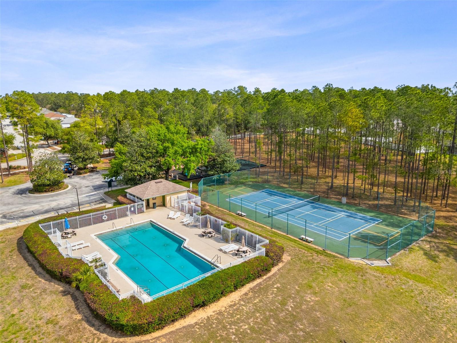 238 N HAMPTON DR