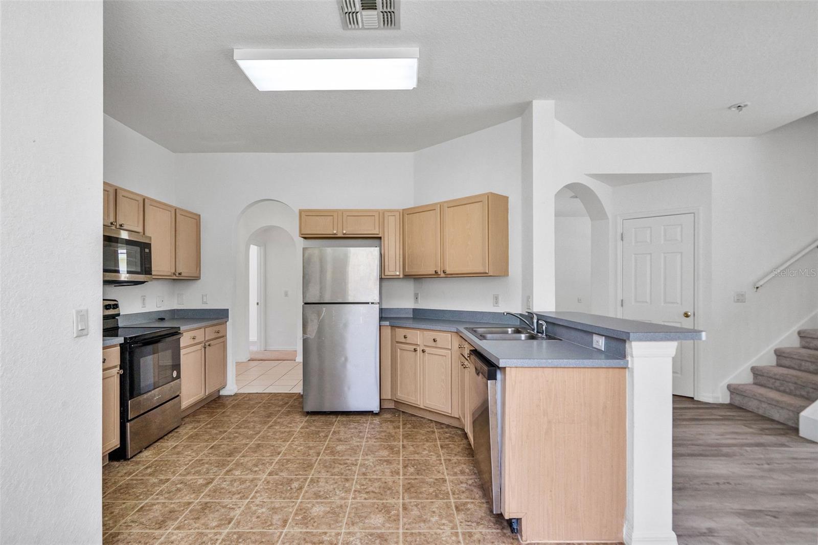 238 N HAMPTON DR