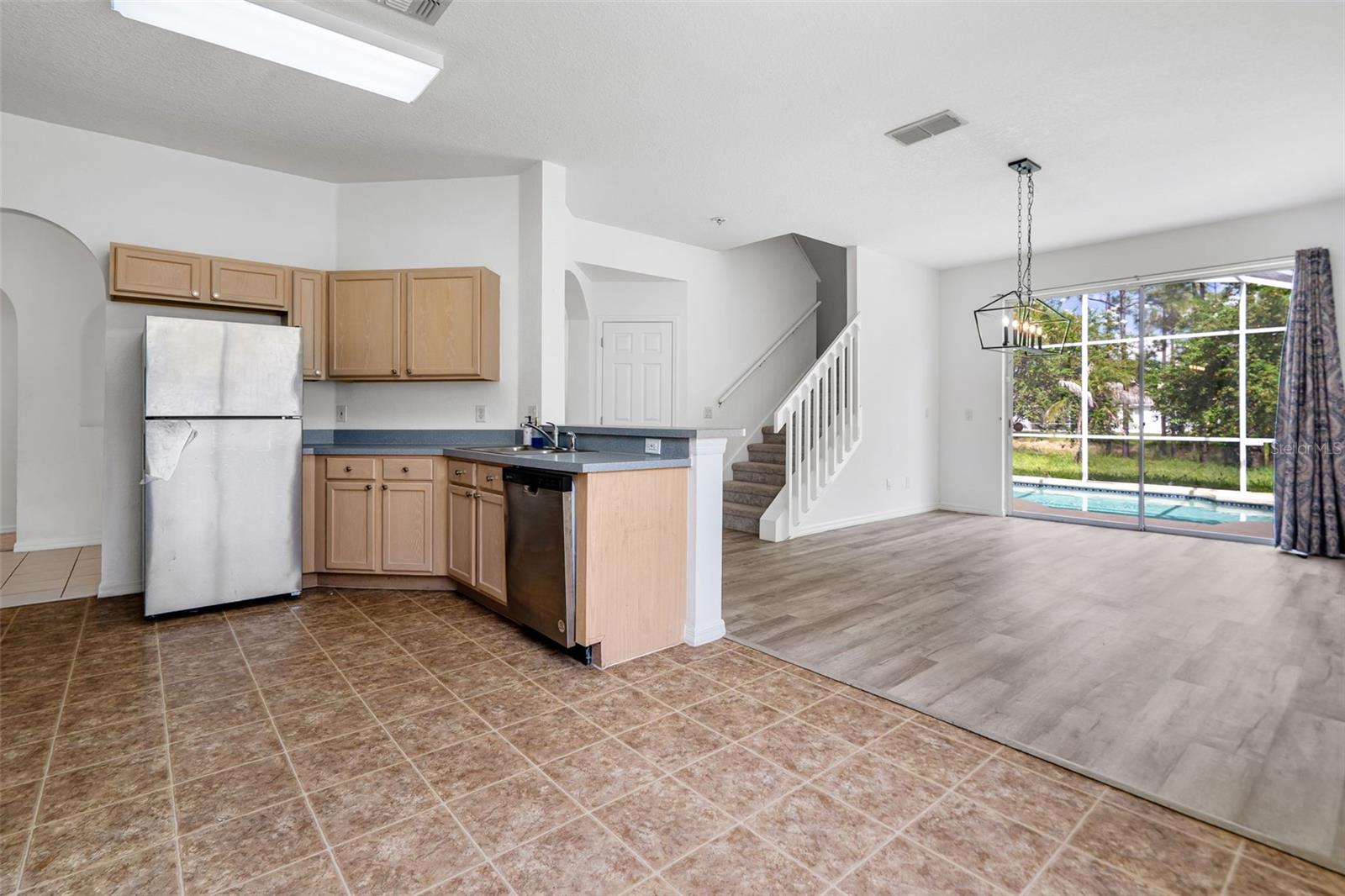 238 N HAMPTON DR
