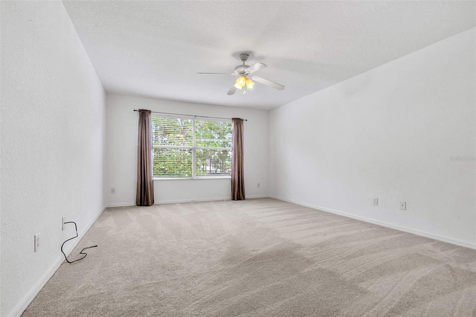 238 N HAMPTON DR