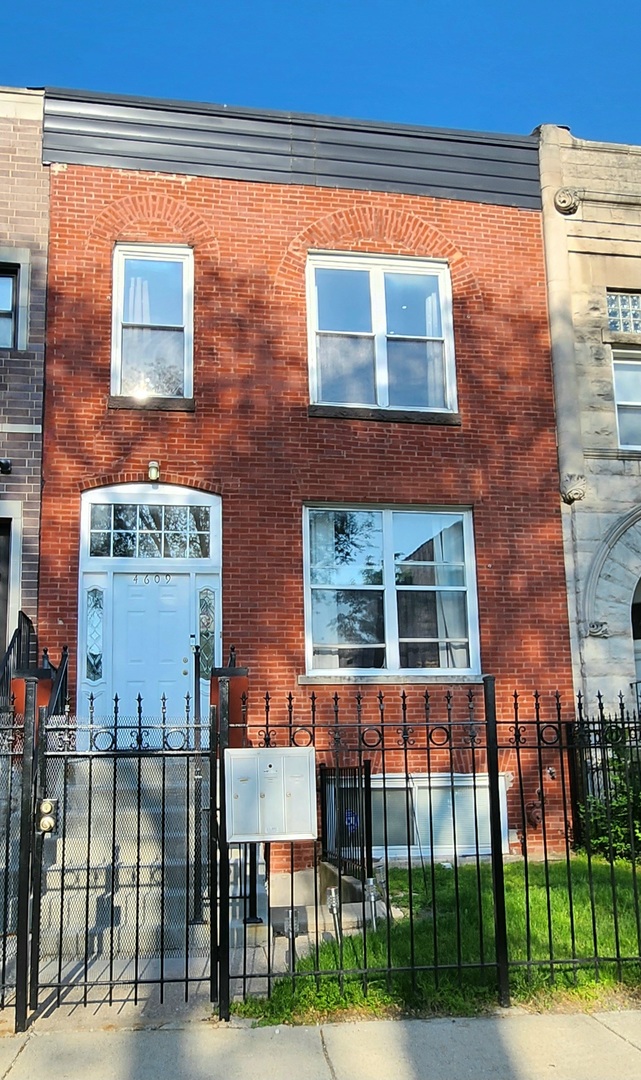 4609 S Vincennes Avenue Unit: 2