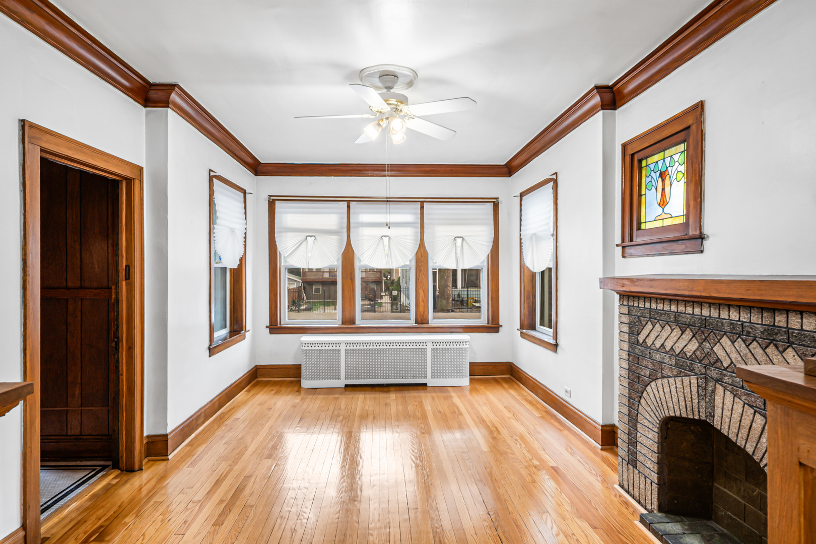 8638 S Escanaba Avenue