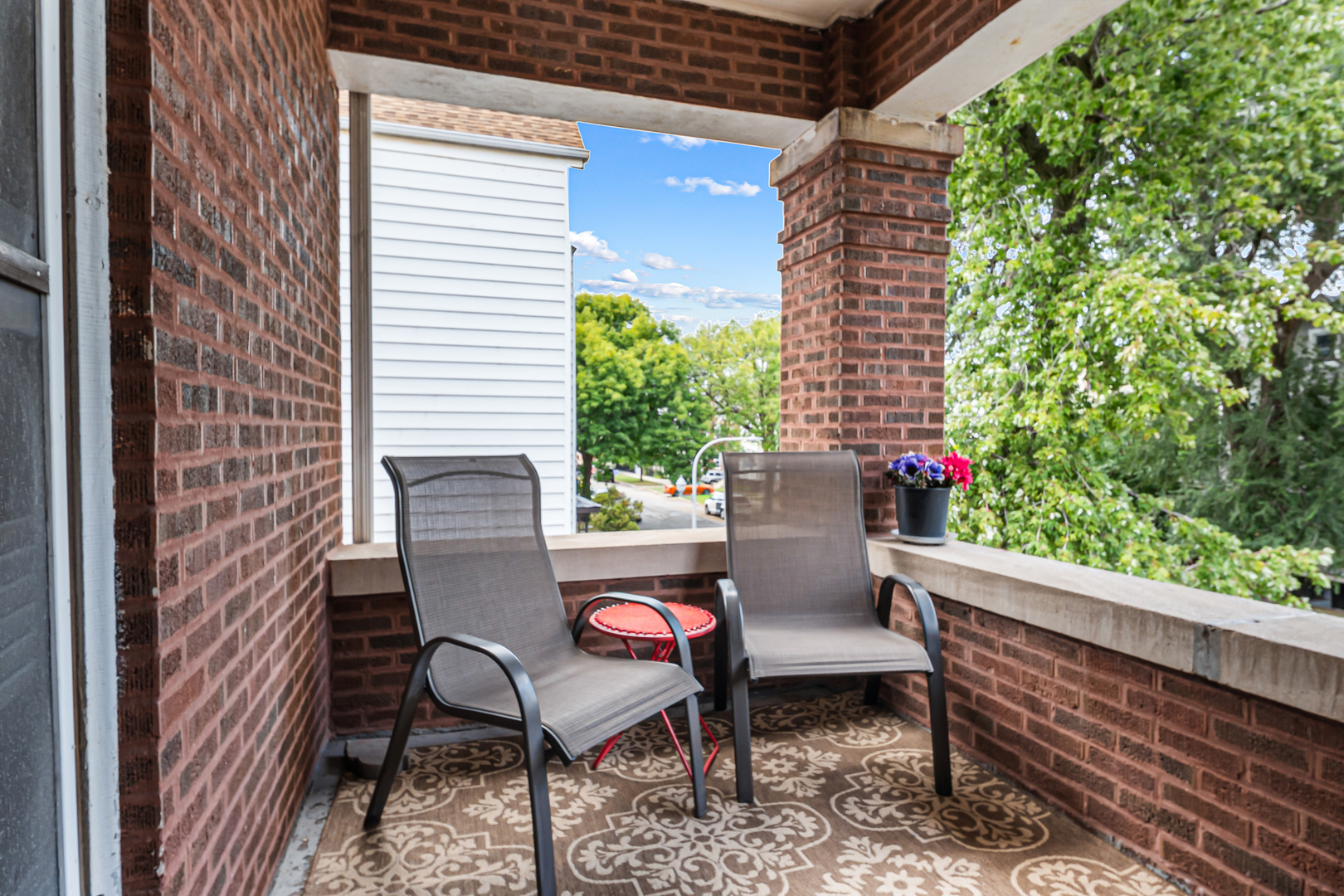 8638 S Escanaba Avenue