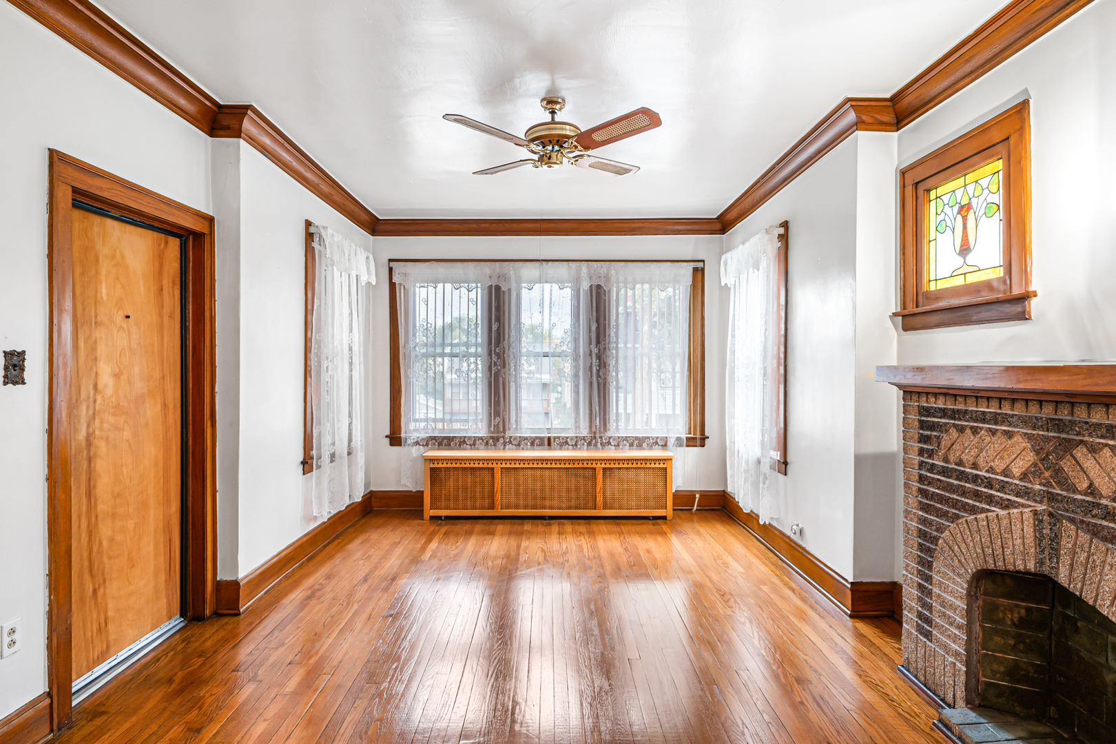 8638 S Escanaba Avenue