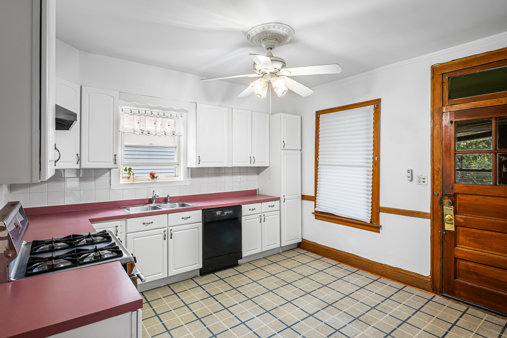 8638 S Escanaba Avenue