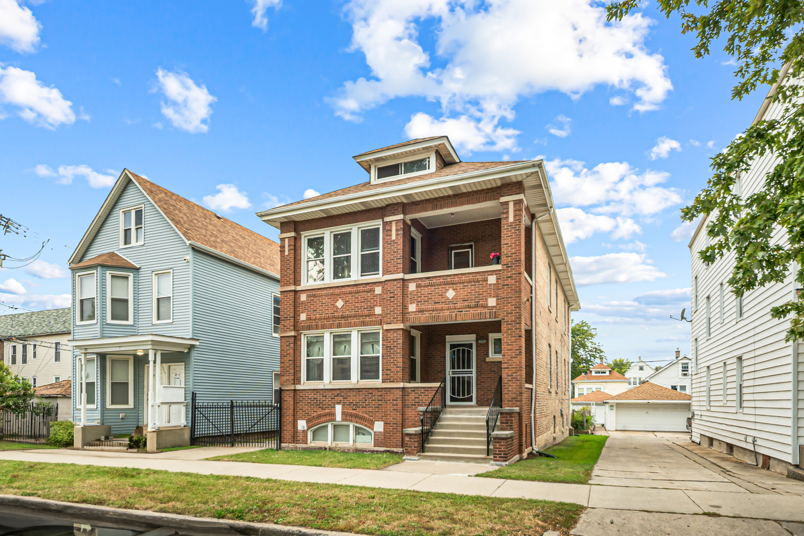 8638 S Escanaba Avenue