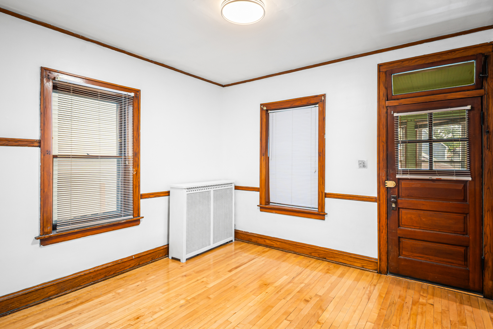 8638 S Escanaba Avenue