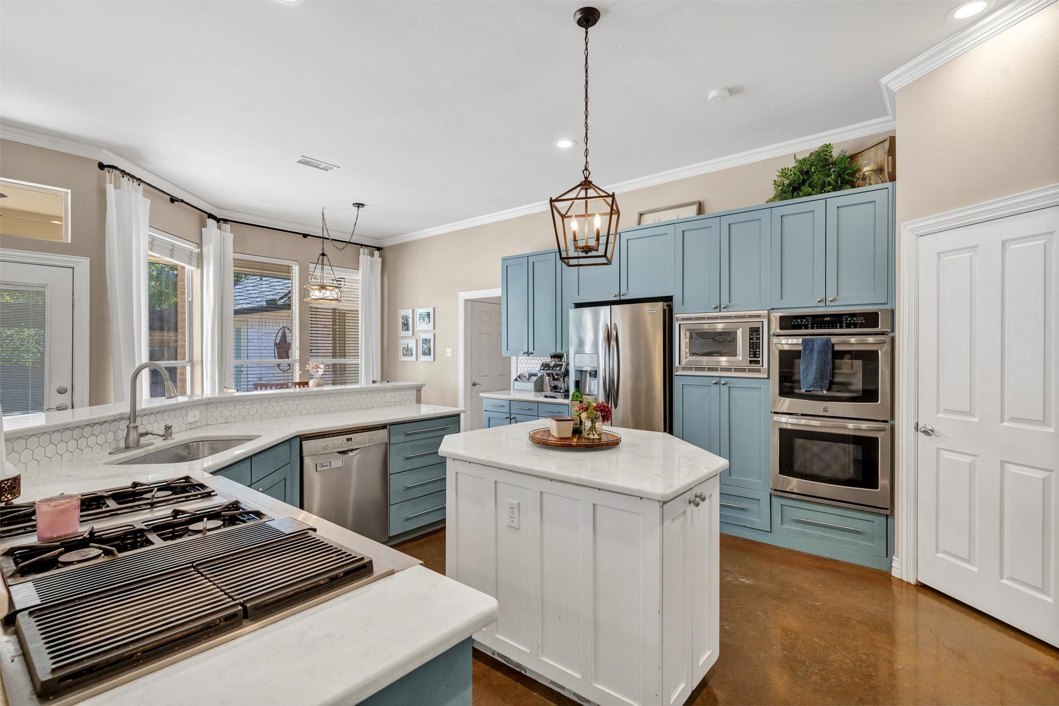 3404 Oak Leaf Drive