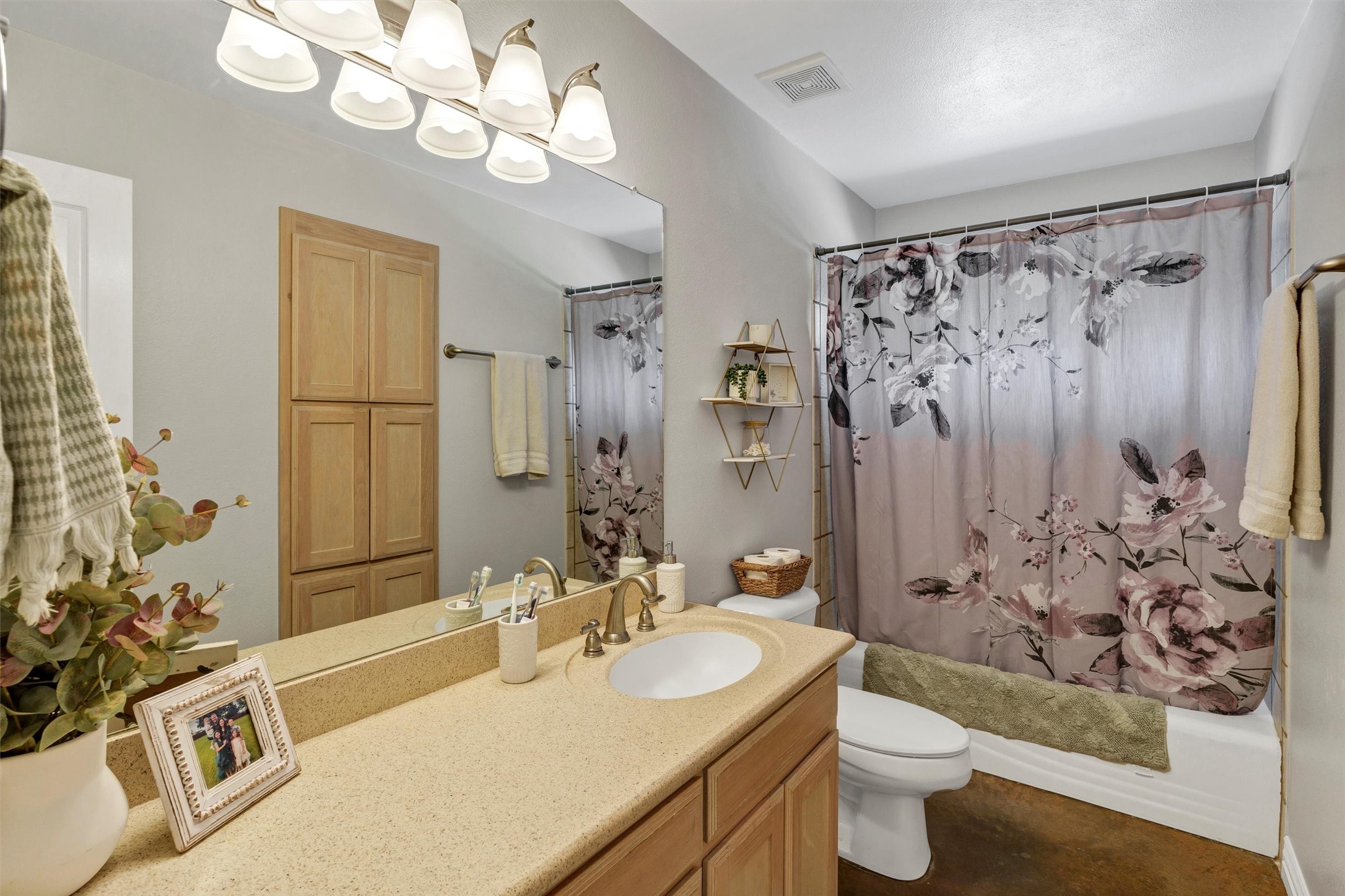 3404 Oak Leaf Drive