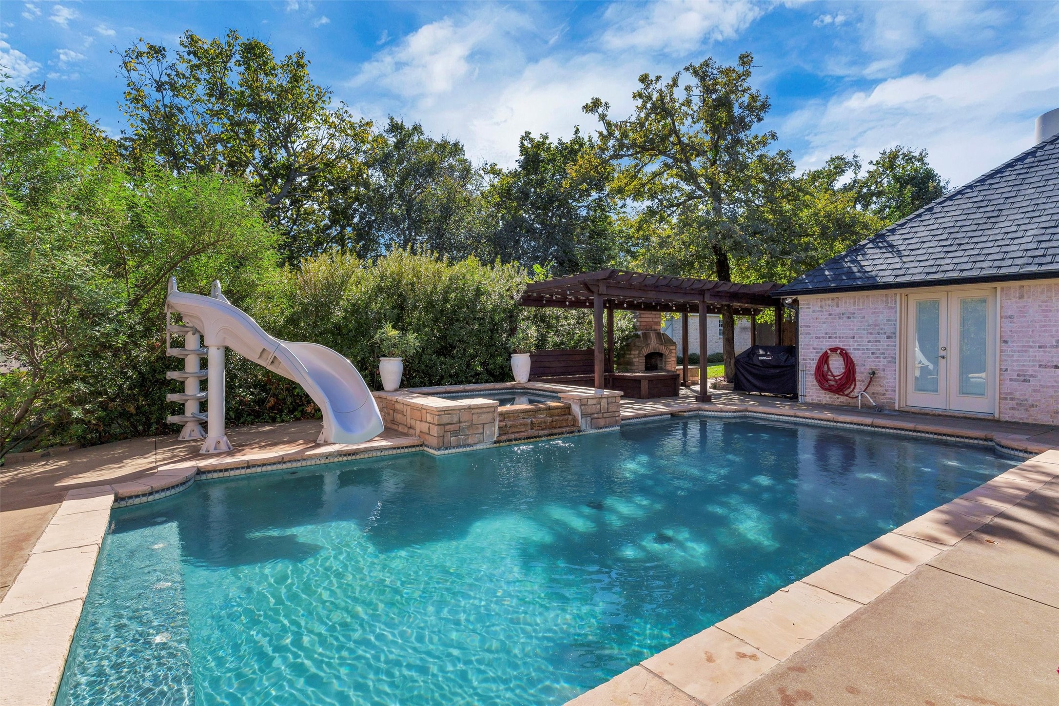3404 Oak Leaf Drive
