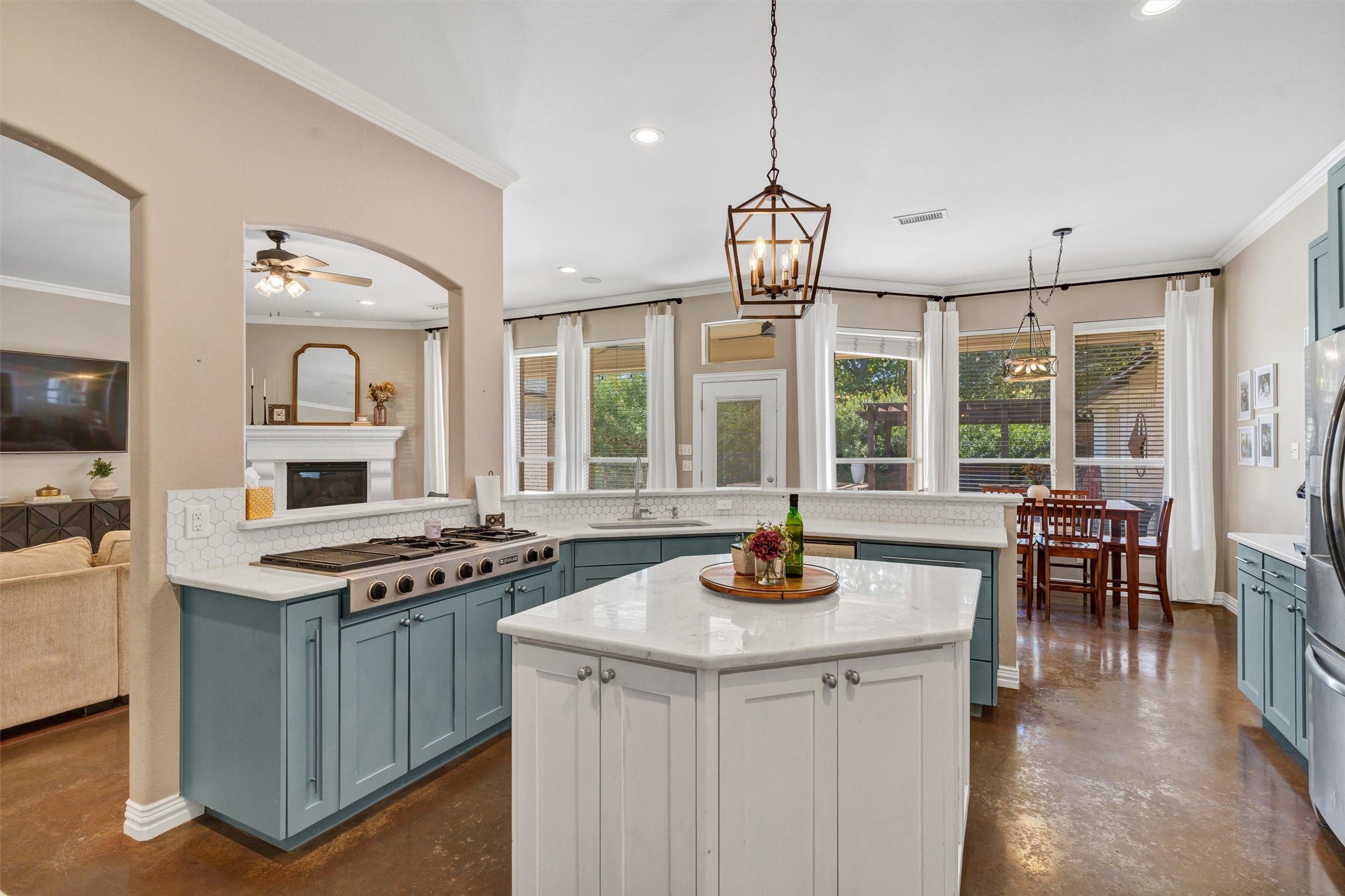 3404 Oak Leaf Drive