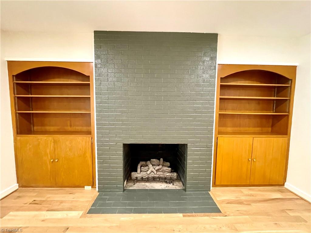 808 Parkwood Circle