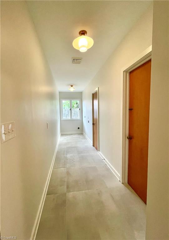 808 Parkwood Circle