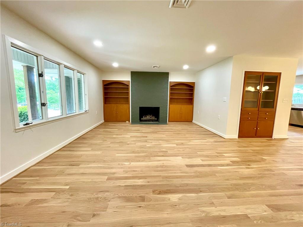 808 Parkwood Circle