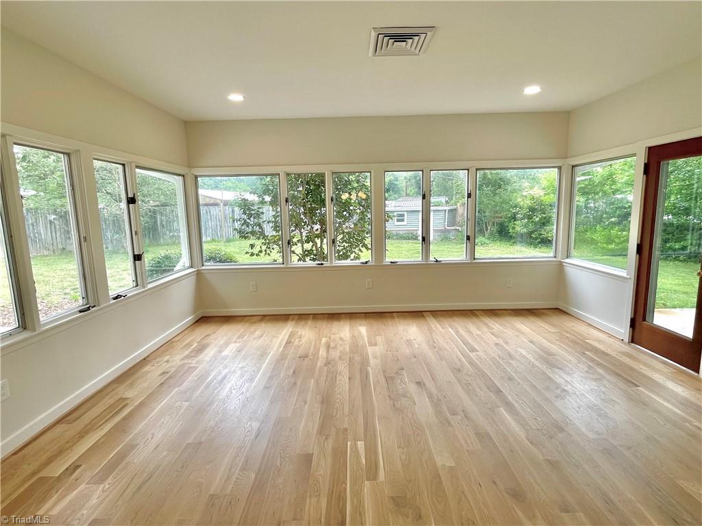 808 Parkwood Circle