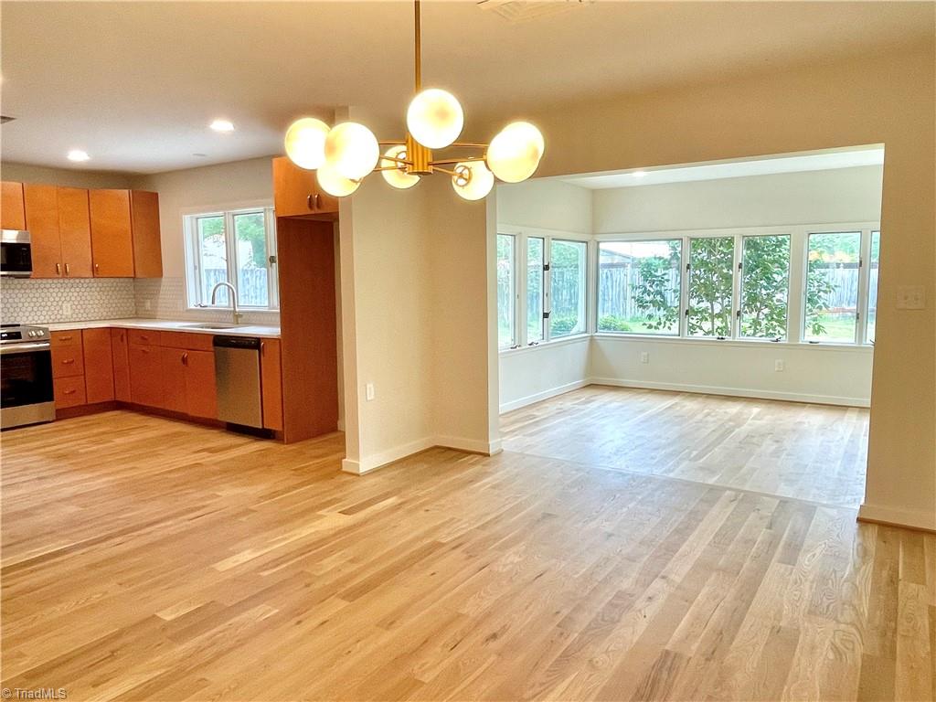 808 Parkwood Circle