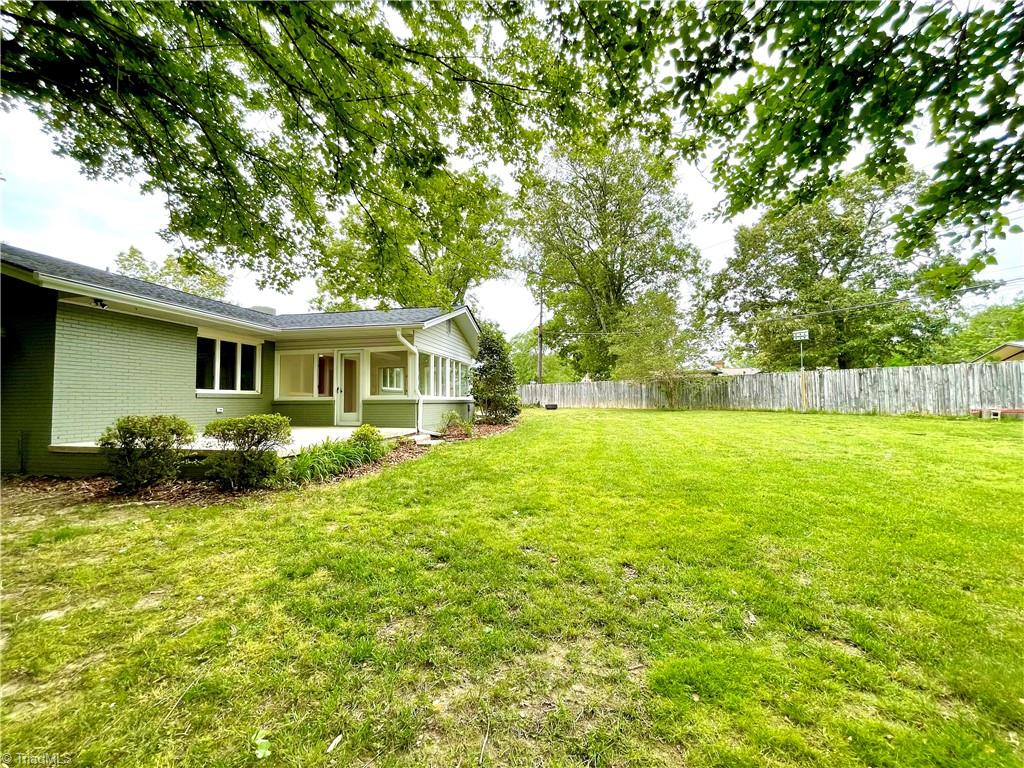 808 Parkwood Circle