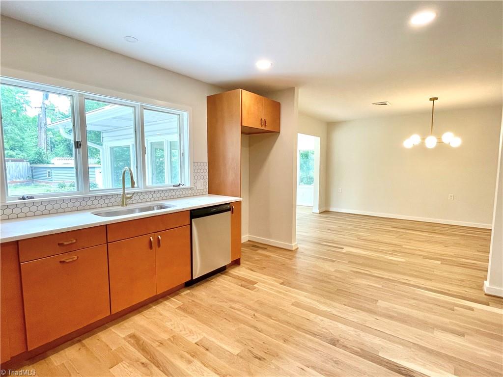 808 Parkwood Circle