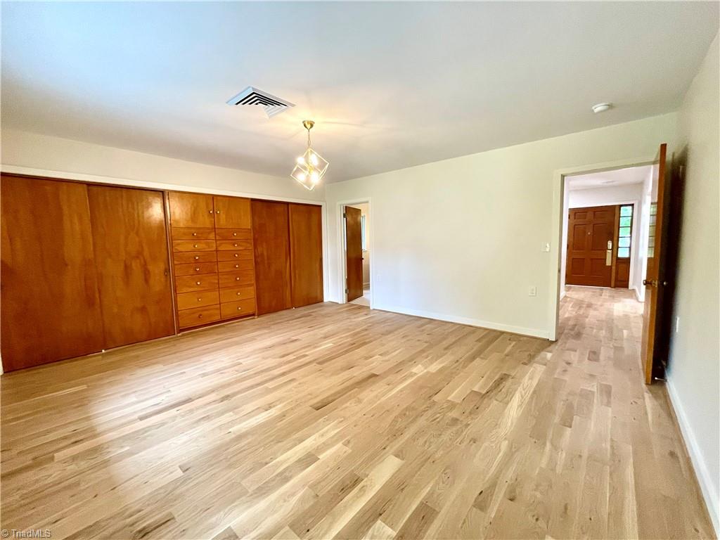 808 Parkwood Circle