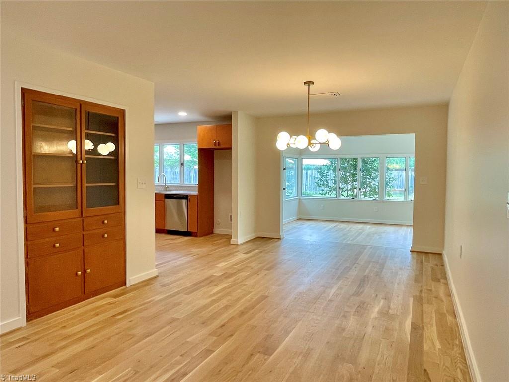 808 Parkwood Circle