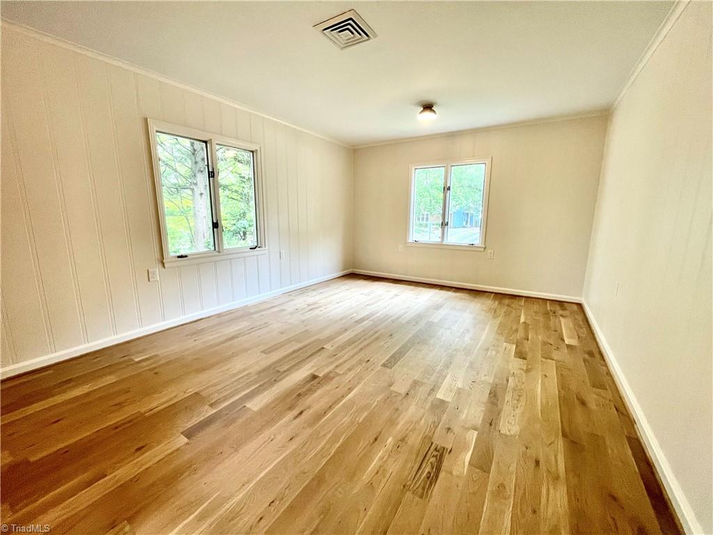 808 Parkwood Circle