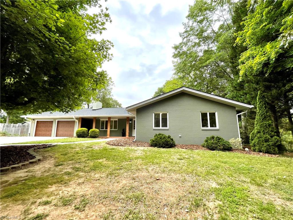 808 Parkwood Circle