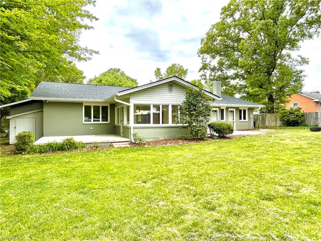 808 Parkwood Circle