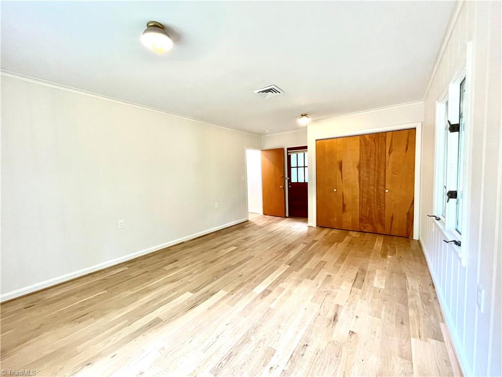 808 Parkwood Circle