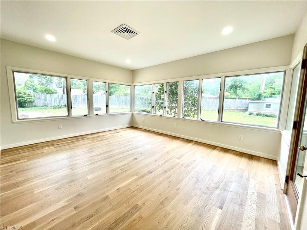 808 Parkwood Circle