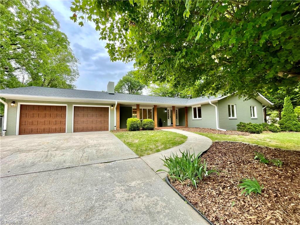 808 Parkwood Circle