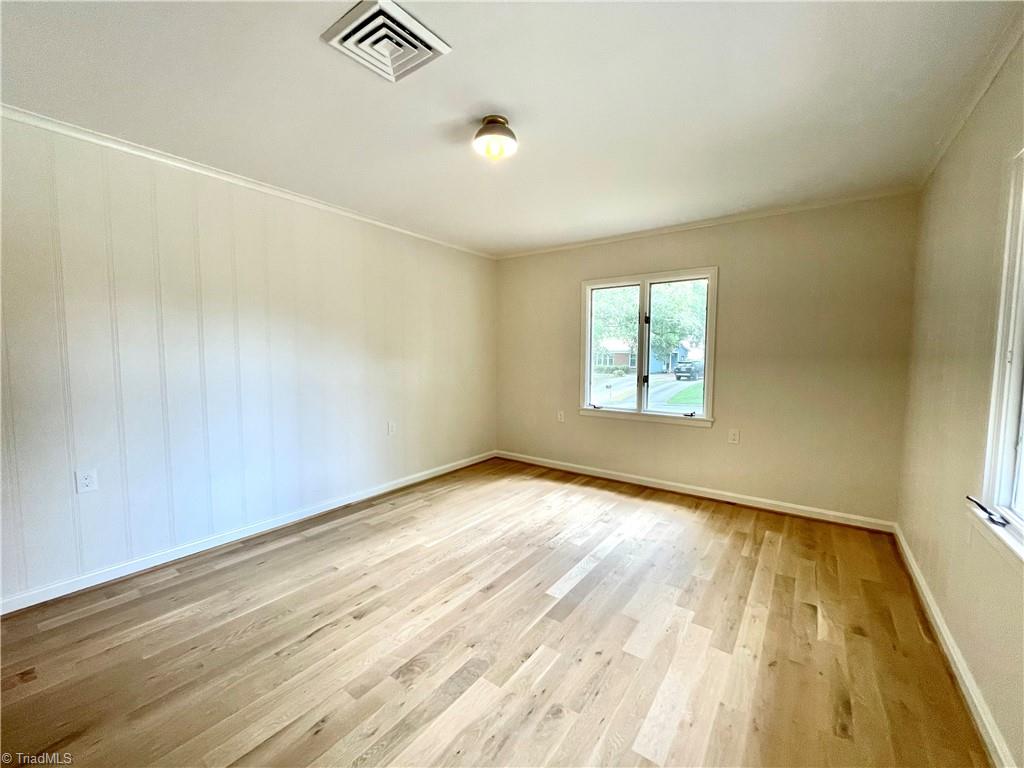 808 Parkwood Circle