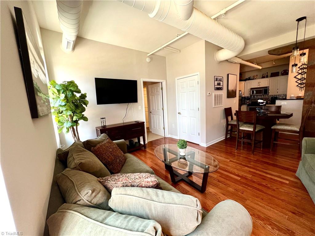 212 N Main Street # 2D