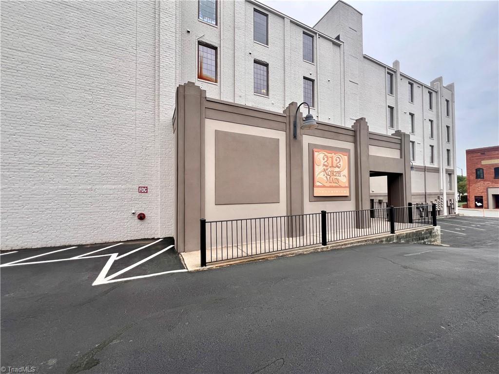 212 N Main Street # 2D