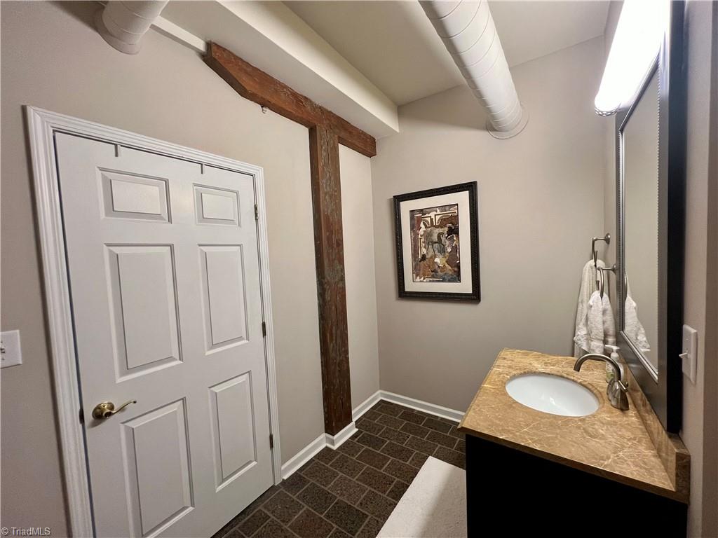 212 N Main Street # 2D