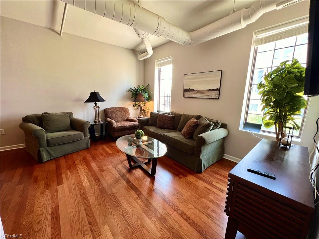212 N Main Street # 2D