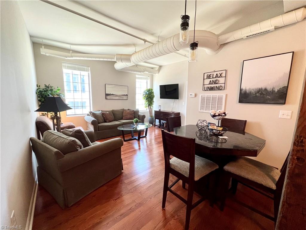 212 N Main Street # 2D