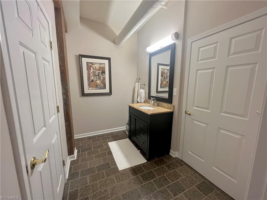 212 N Main Street # 2D