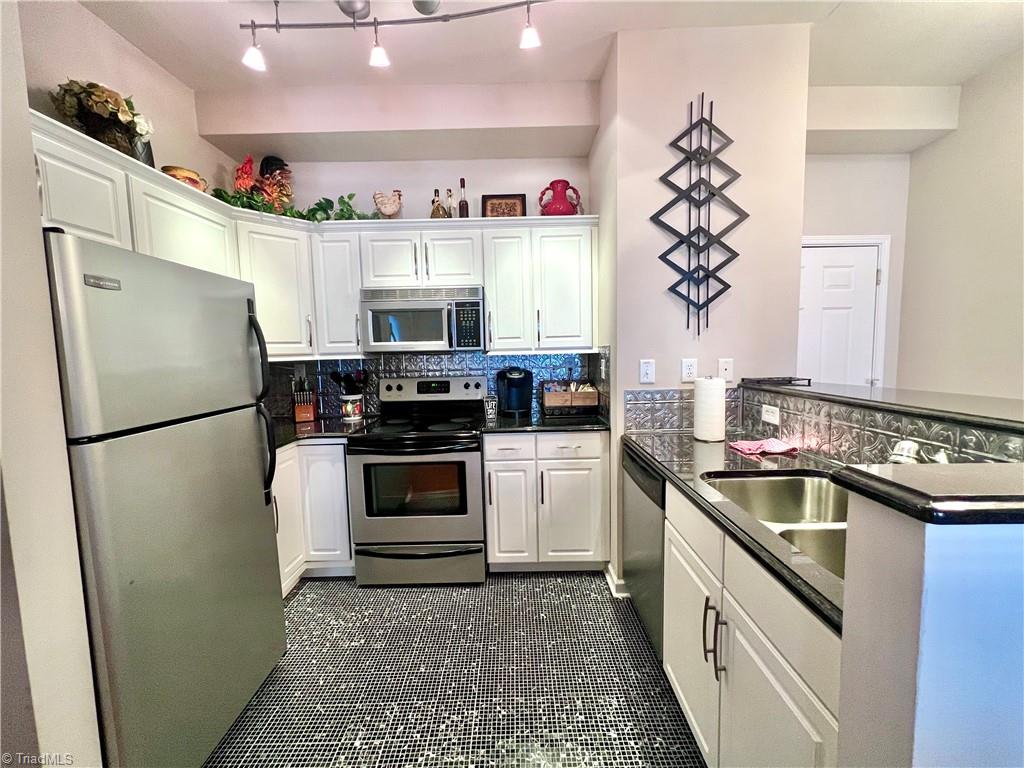 212 N Main Street # 2D