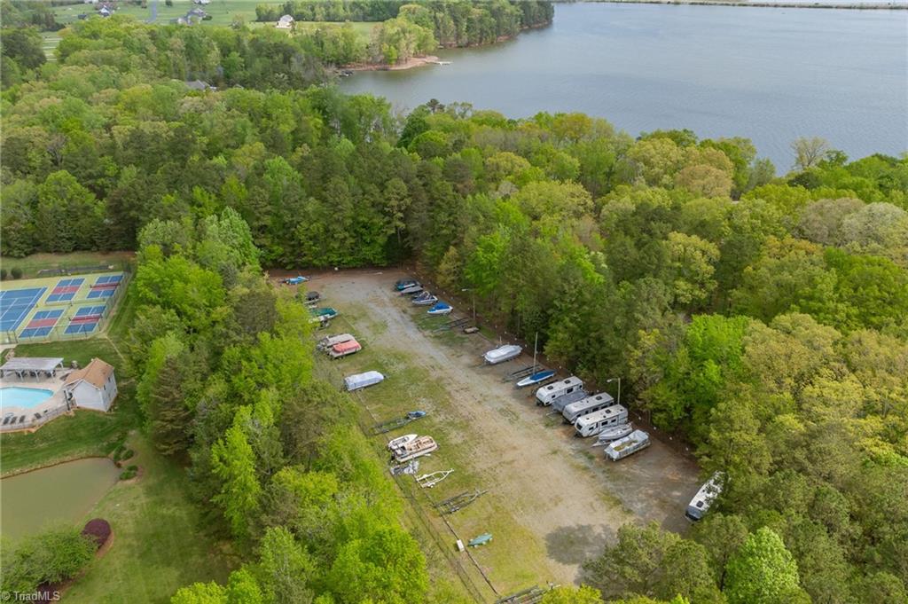 162 Houston's Hideaway