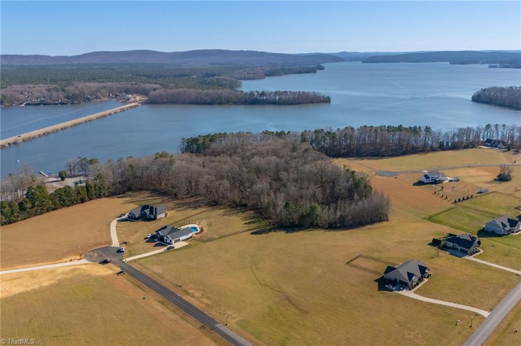 162 Houston's Hideaway