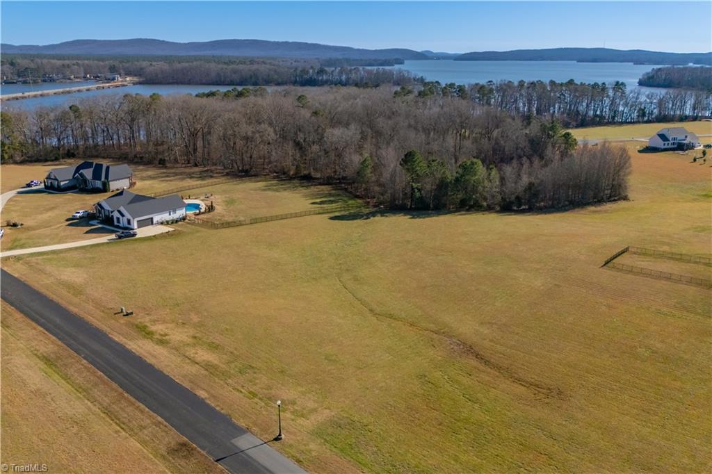 162 Houston's Hideaway