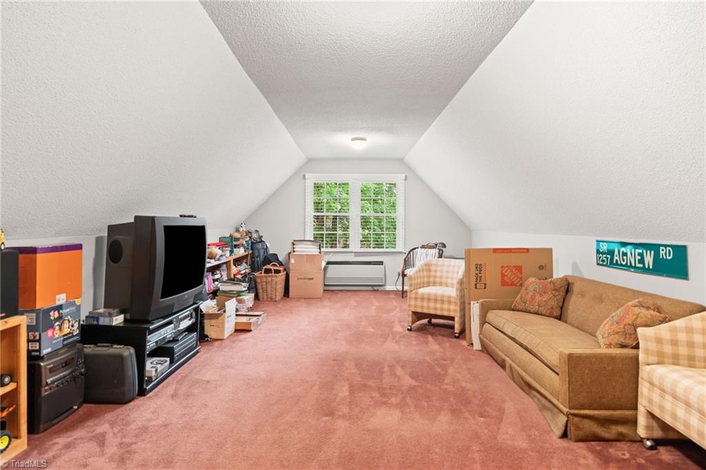 1718 Farnsworth Court